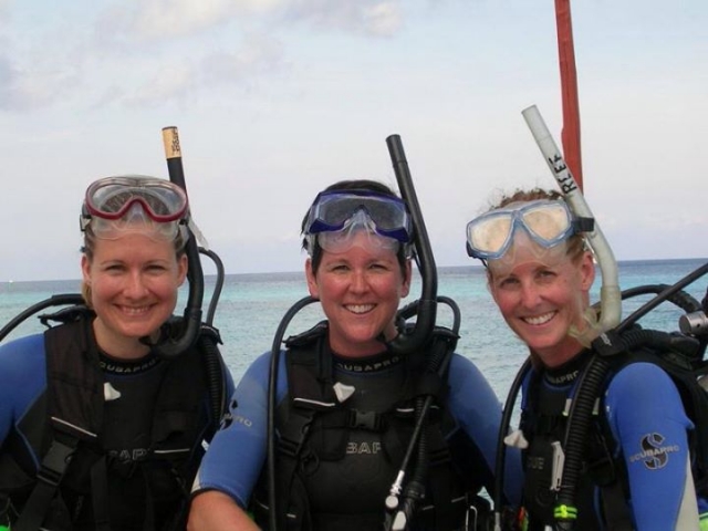 Vive la experiencia de bucear con tus amigos 